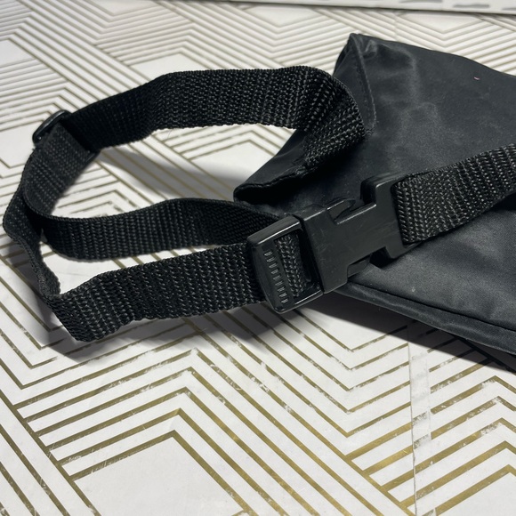 Darkwing Duck Disney Black Nylon Fanny Pack Hip Pack for Child - Picture 3 of 6